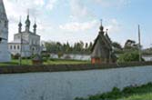 05 Юриев-Польский. Вид на Михайло-Архангельский монастырь с земляного вала. 26 сентября 2004 года